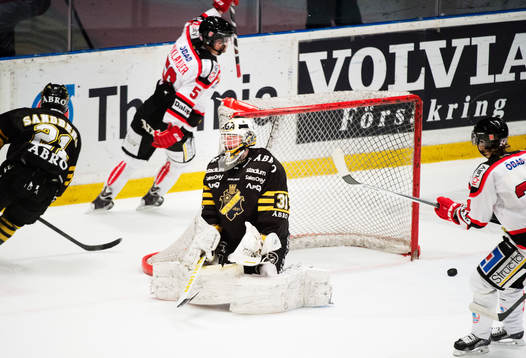 s målvakt Daniel Larsson deppar när Örebros Johan