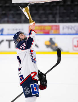 Linköpings Tobias Göransson får ett pris som första