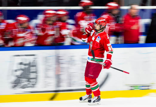 Modos Adrian Kempe firar 2-2 kvitteringen med lagkamrater