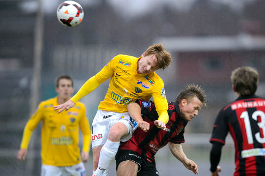 Nickduell mellan Falkenbergs Dan Keat och Brommapojkarnas