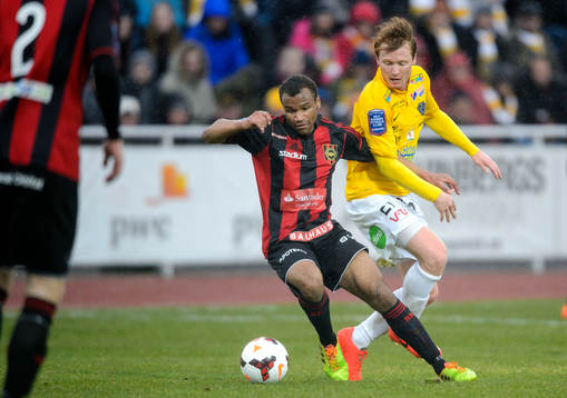 Brommapojkarnas Serge-Junior Martinsson Ngouali och
