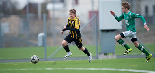 IFK Hässleholms Amel Crnalic gör 3-1 och i DM-matchen