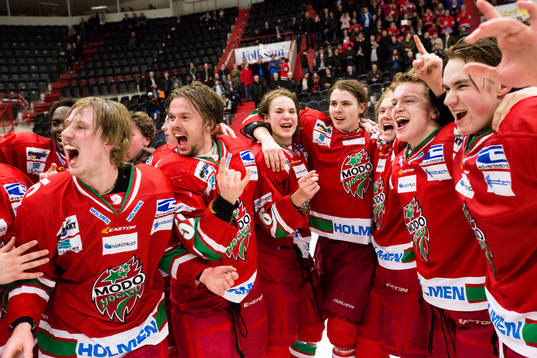 Modos spelare firar segern och JSM-Guldet