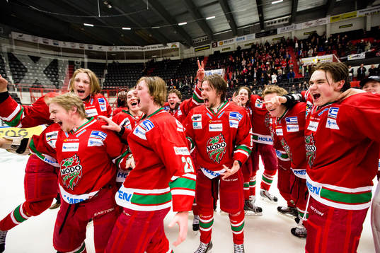 Modos spelare firar segern och JSM-Guldet