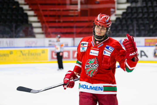 Modos Adrian Kempe firar att han satt sin straff i