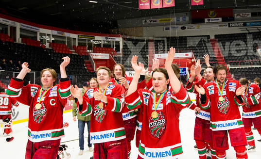 Modos spelare åker ett segervarv