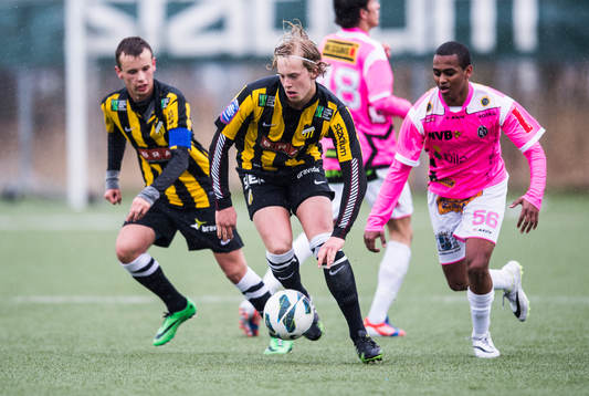 Häckens Gustav Berggren i fotbollsmatchen mellan BK