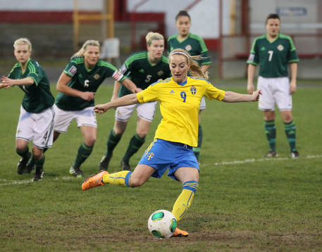 Sweden's Kosovare Asllani scores from the penalty spot
