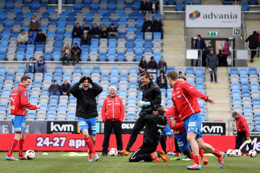 Helsingborgs spelare värmer upp