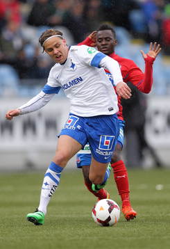 Norrköpings Christoffer Nyman framför Helsingborgs David