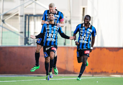 Sirius Carl Nyström, Stefan Silva och Moses Ogbu jublar