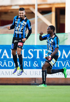 Sirius Stefan Silva och Moses Ogbu jublar