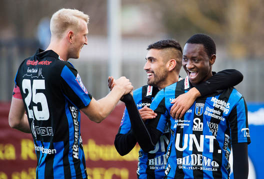 Sirius Carl Nyström, Stefan Silva och Moses Ogbu jublar