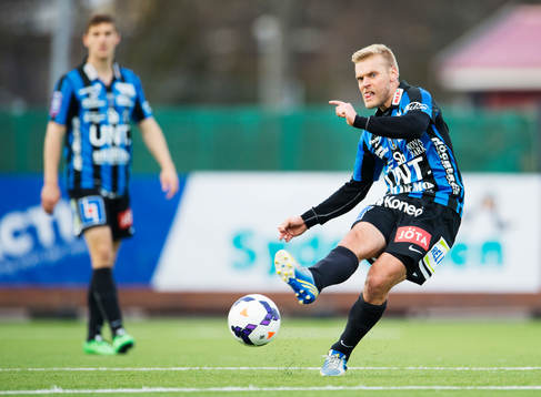 Sirius Johan Arneng passar bollen
