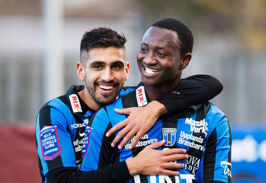Sirius Stefan Silva och Moses Ogbu jublar
