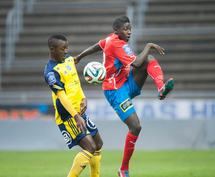 Östers Pa Kanote och Ängelholms Monday Samuel i matchen i