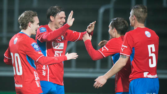 Östers Andreas Wihlborg har gjort 1-4 och tackar Freddy