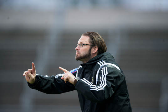 Ängelholms tränare Joakim Persson i matchen i Superettan