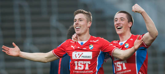 Östers Marcus Bergholtz har gjort 0-1 och jublar i matchen