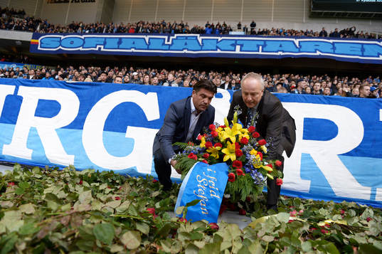 En minneskrans lades ner av Bo Andersson, sportchef och