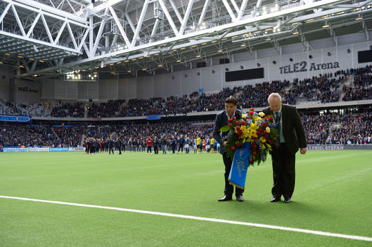 En minneskrans lades ner av Bo Andersson, sportchef och