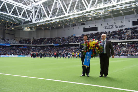 En minneskrans lades ner av Bo Andersson, sportchef och