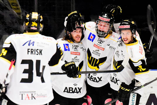 Västerås Christopher Mastomäki gör 0-1 och jublar