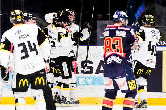 Västerås Christopher Mastomäki gör 0-1 och jublar
