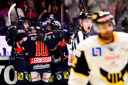 Djurgårdens Henrik Nyberg gör 2-1 och laget jublar