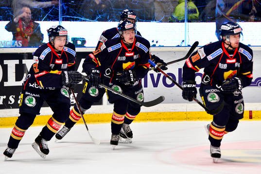 Djurgårdens Henrik Nyberg gör 2-1 och laget jublar