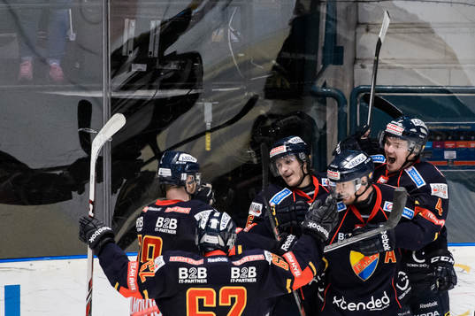 Djurgårdens Marcus Sörensen gör 6-1 och jublar