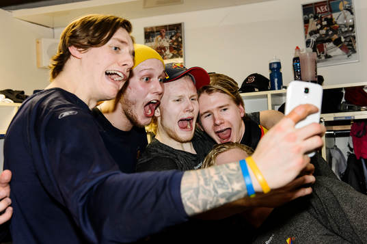 Djurgårdens spelare jublar i omklädningsrummet
