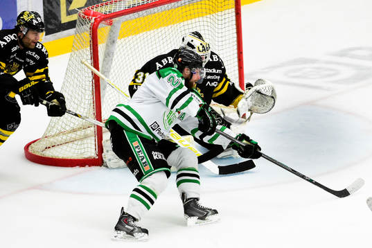 s målvakt Daniel Larsson