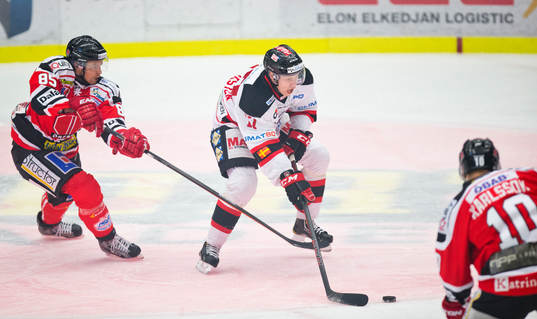 Malmö Redhawks Daniel Viksten mot Örebros Kalle Olsson
