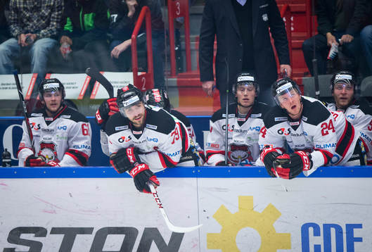 Malmö Redhawks Ludvig Rensfeldt och Marcus Olsson deppar