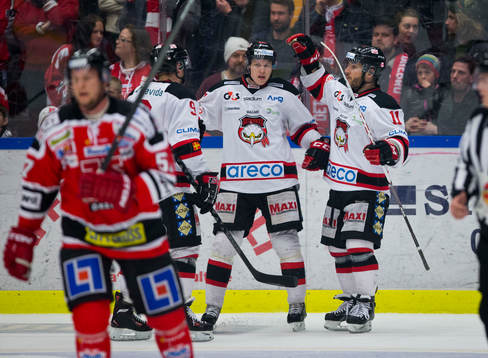 Malmö Redhawks Joey Tenute gör 0-4 och jublar och