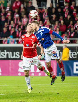 David Elm i nickduell med Åtvidabergs Daniel Hallingström