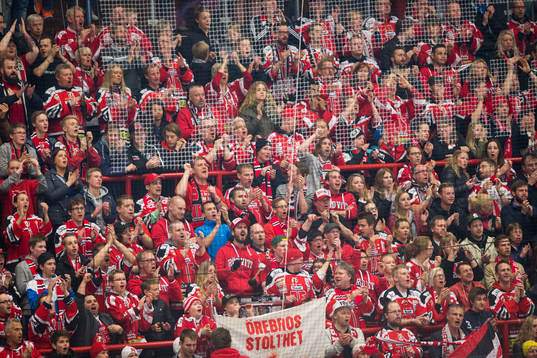 Örebrofansen jublar