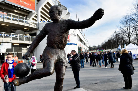 Gunnar Gren statyn utanför Ullevi