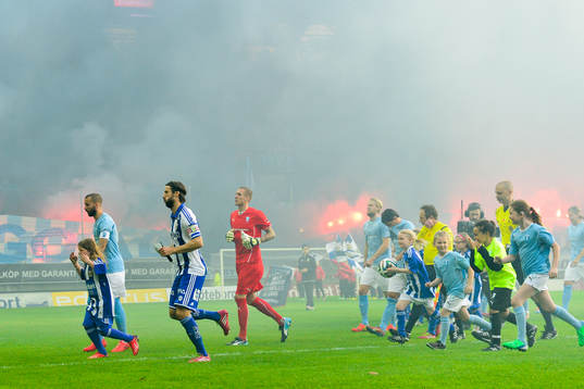 Spelarna lämnar planen