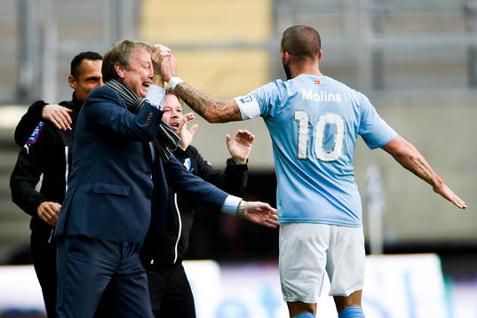 Malmö FFs Guillermo Molins jublar med tränare Åge Hareide