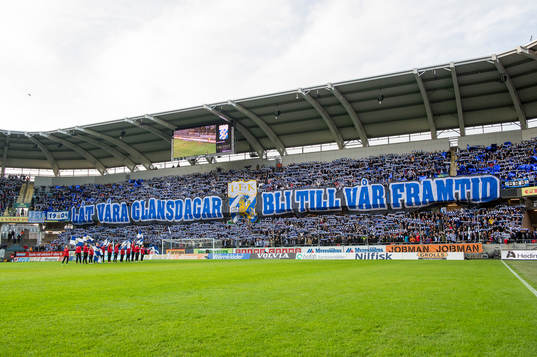 IFK Göteborgs tifo innan fotbollsmatchen i Allsvenskan