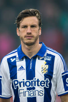 IFK Göteborgs Gustav Svensson innan fotbollsmatchen i