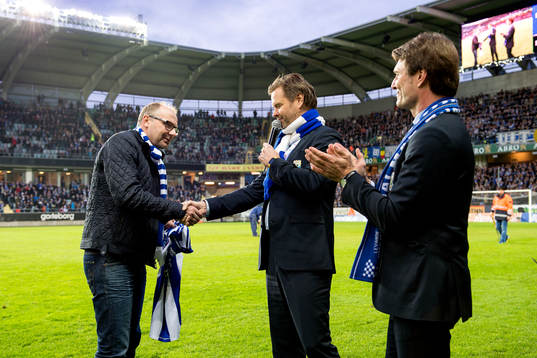 IFK Göteborgs avgående sportchef Håkan Mild avtackas av