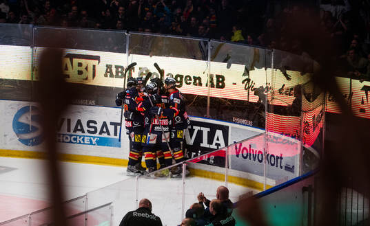 Djurgårdens  spelare jublar