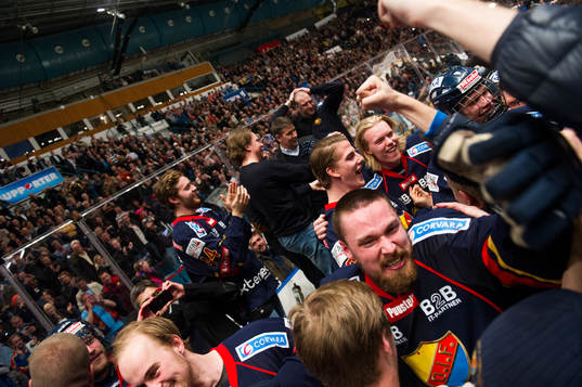 Djurgårdens  spelare jublar