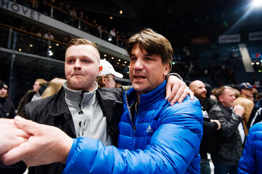 Djurgården fotbolls sportchef Bosse Andersson jublar på