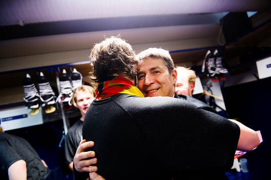 Djurgårdens  tränare Hans Särkijärvi jublar