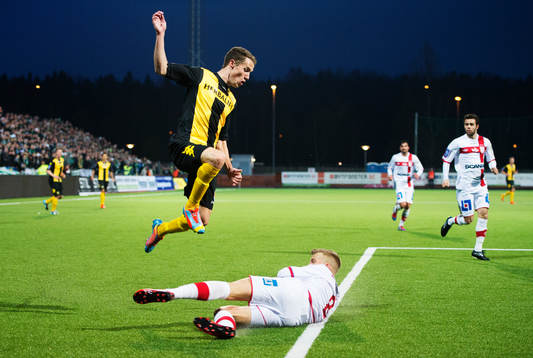Hammarbys Fredrik Torsteinbø hoppar över Assyriskas Jens