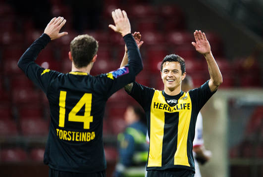Hammarbys Fredrik Torsteinbø och Michael Timisela jublar